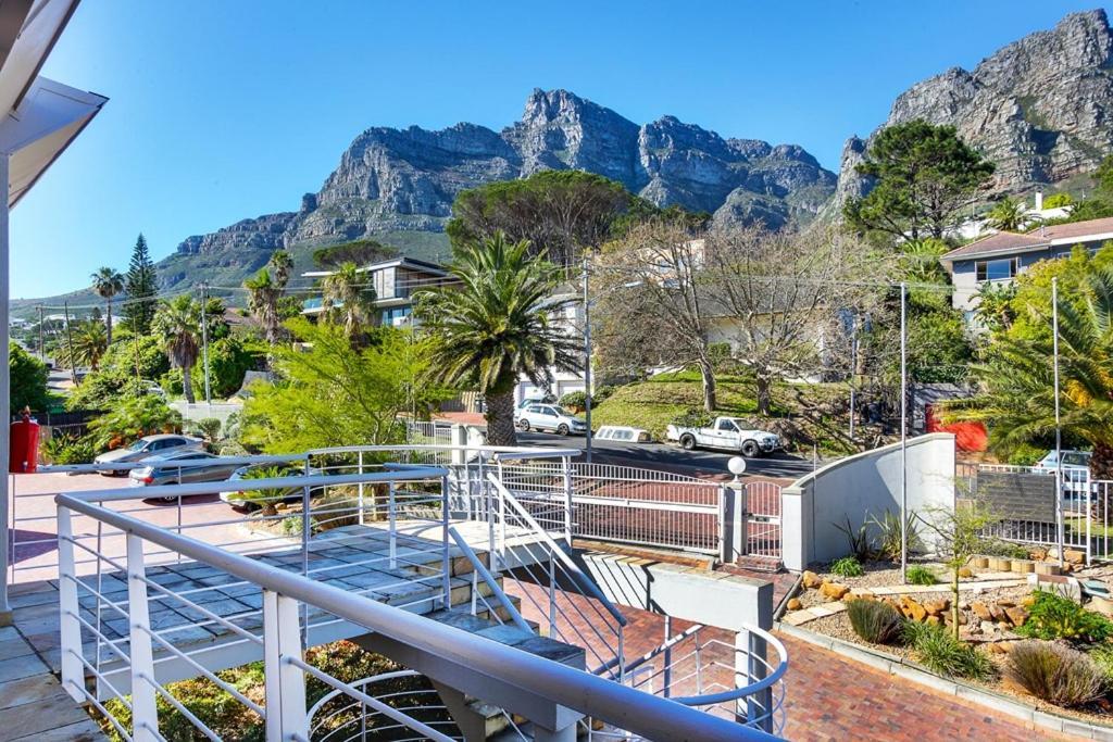 Stunning Sea View Apartment - Camps Bay Kaapstad Buitenkant foto