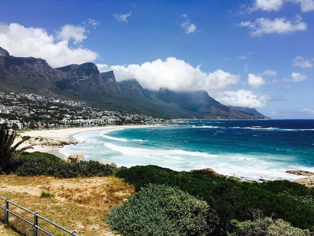 Stunning Sea View Apartment - Camps Bay Kaapstad Buitenkant foto