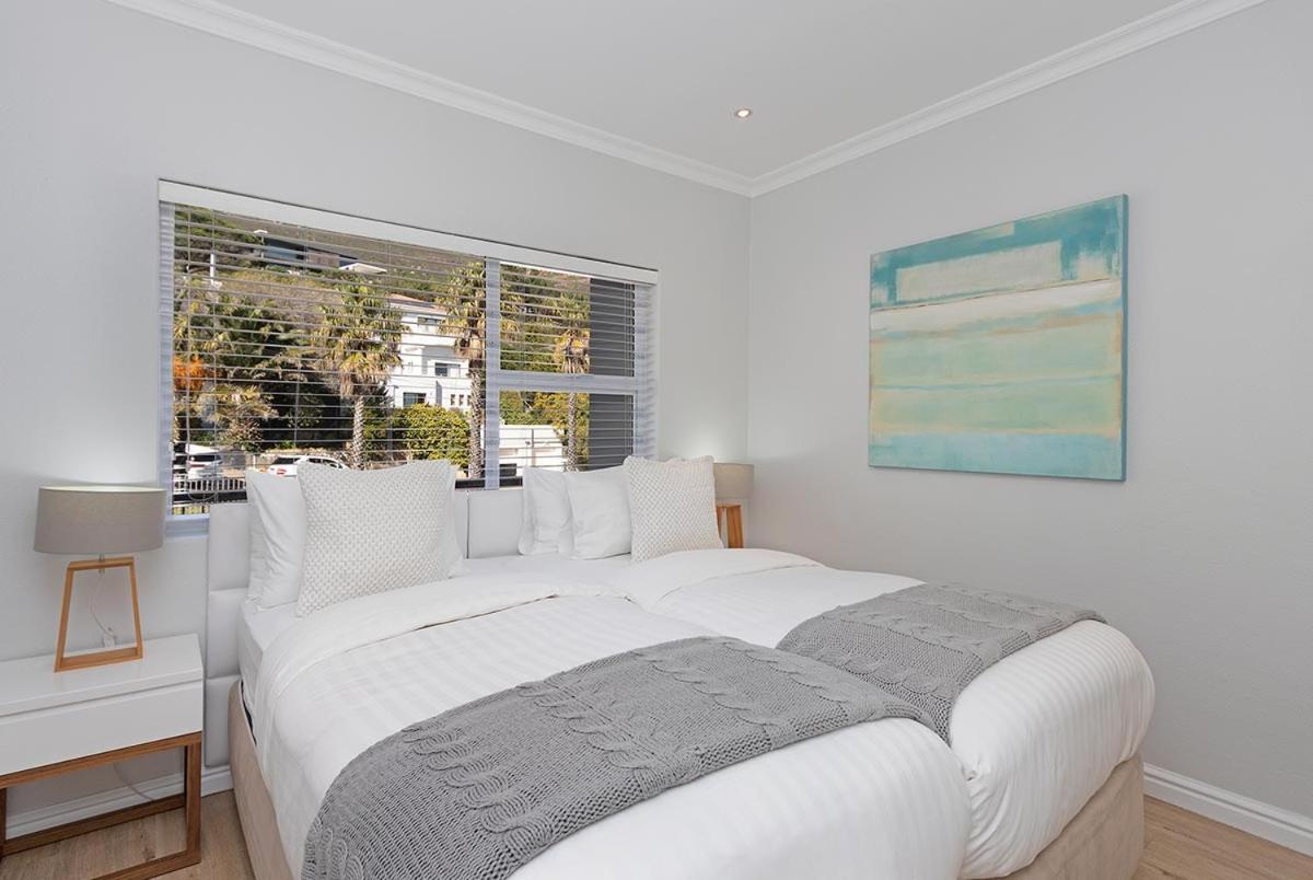 Stunning Sea View Apartment - Camps Bay Kaapstad Buitenkant foto