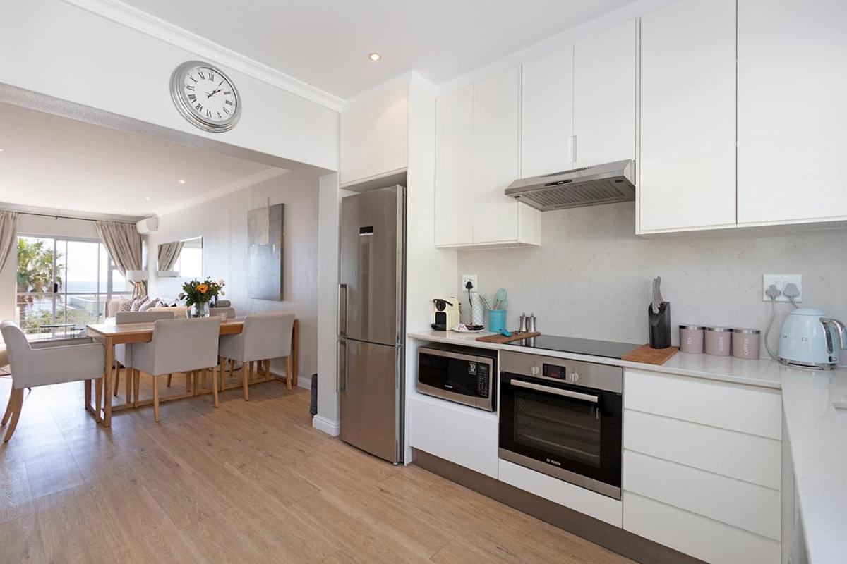 Stunning Sea View Apartment - Camps Bay Kaapstad Buitenkant foto