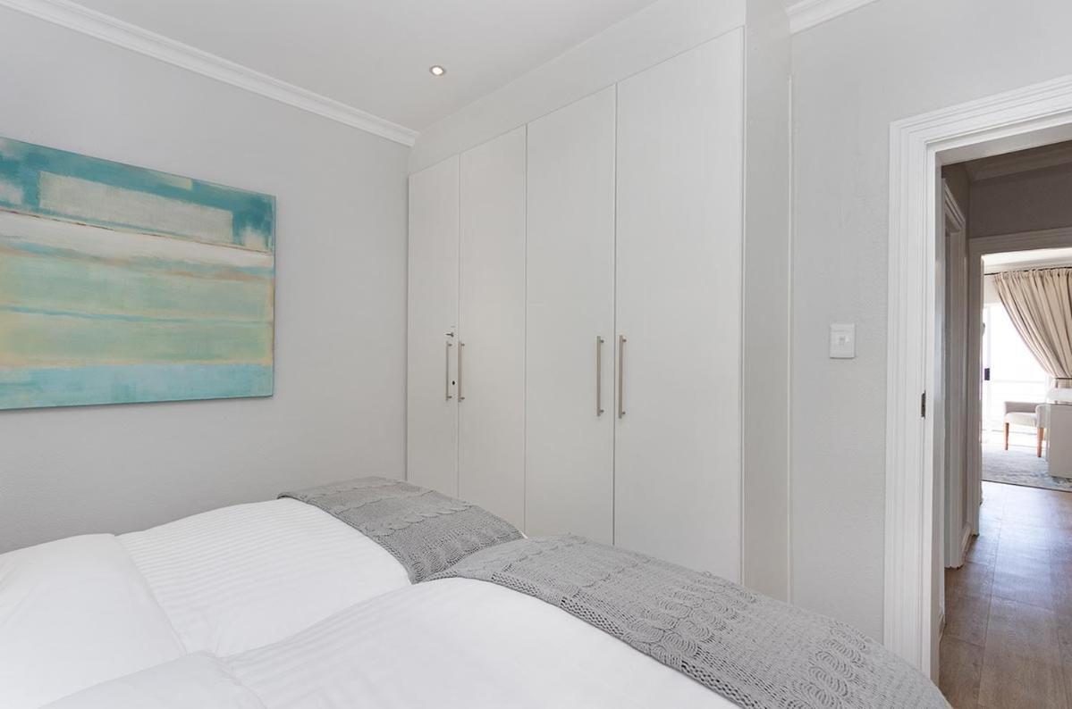 Stunning Sea View Apartment - Camps Bay Kaapstad Buitenkant foto