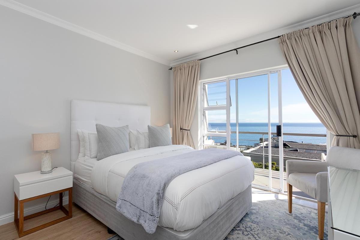 Stunning Sea View Apartment - Camps Bay Kaapstad Buitenkant foto