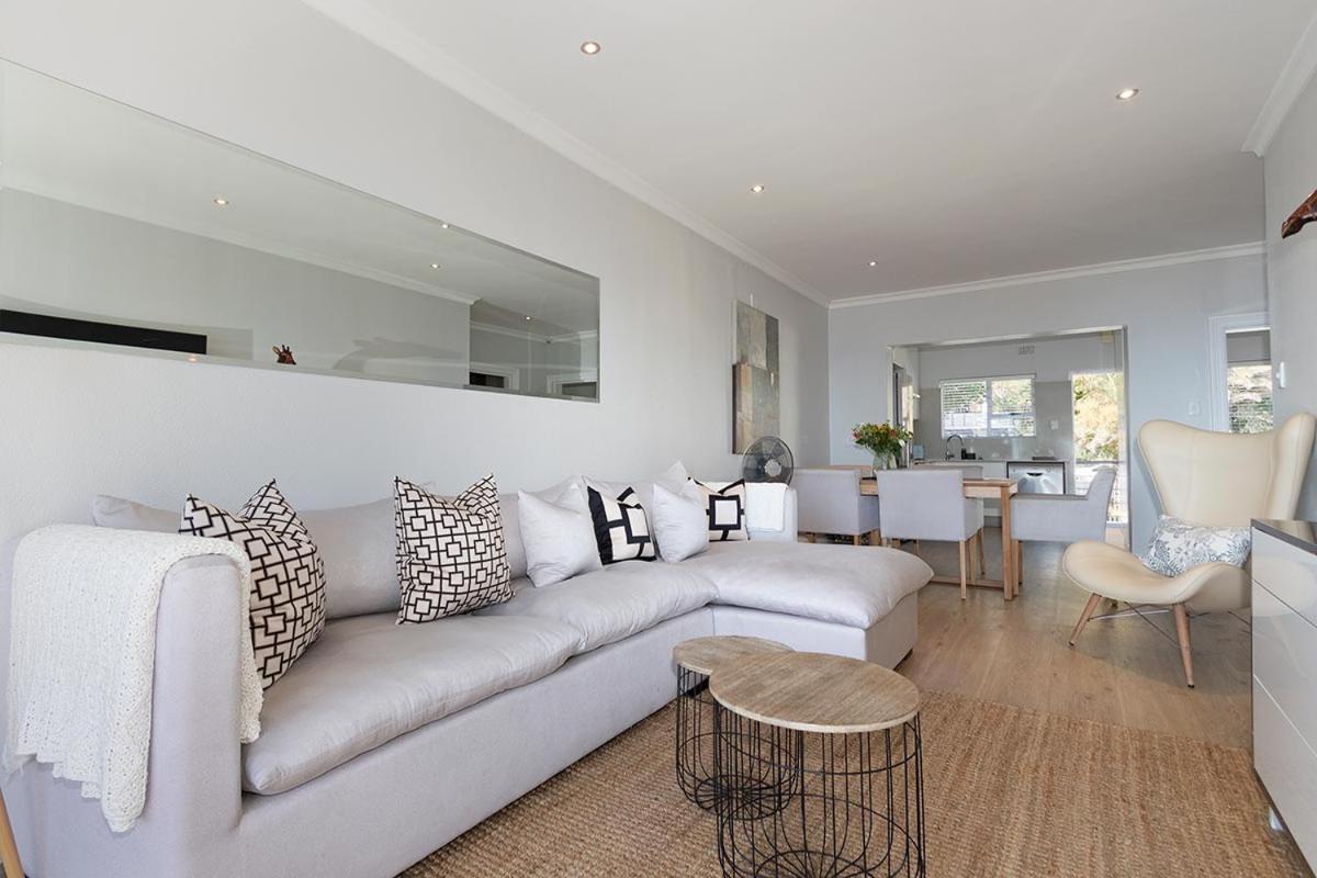 Stunning Sea View Apartment - Camps Bay Kaapstad Buitenkant foto