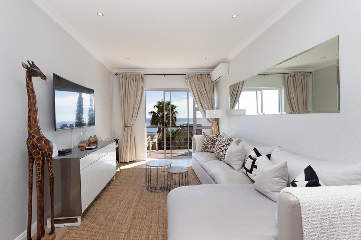 Stunning Sea View Apartment - Camps Bay Kaapstad Buitenkant foto