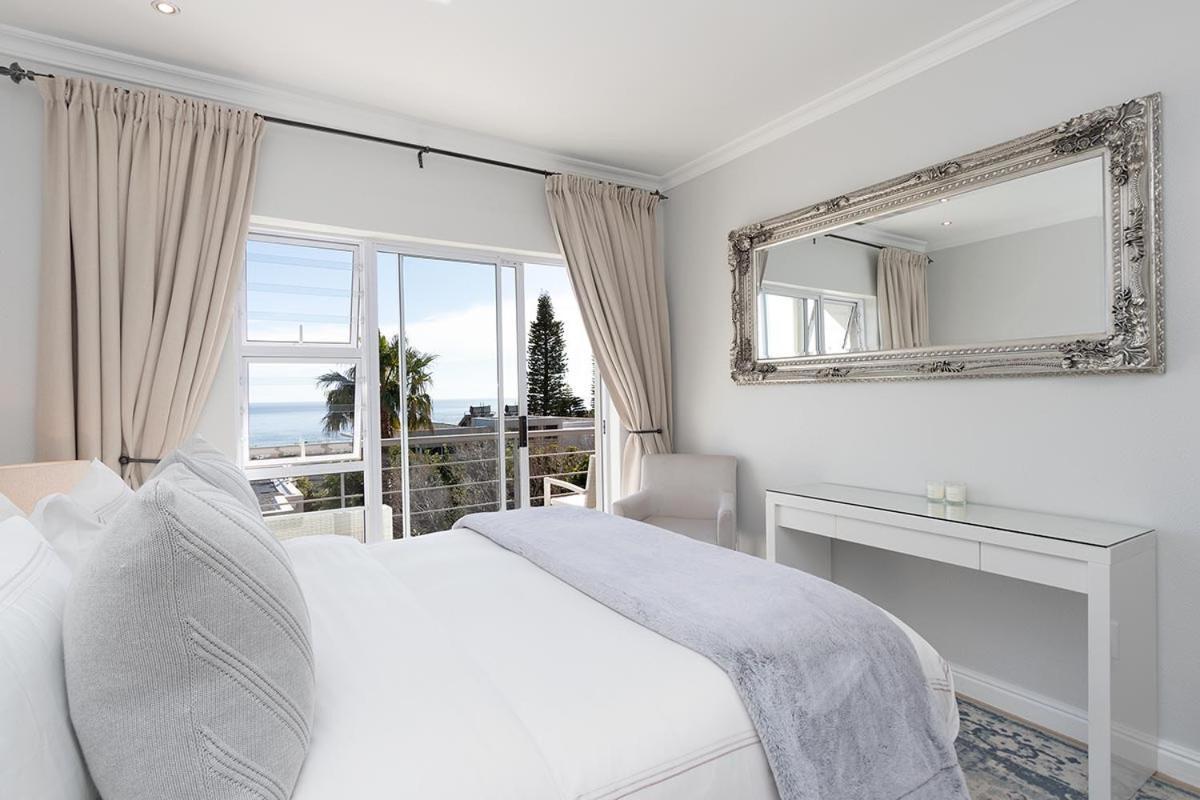 Stunning Sea View Apartment - Camps Bay Kaapstad Buitenkant foto