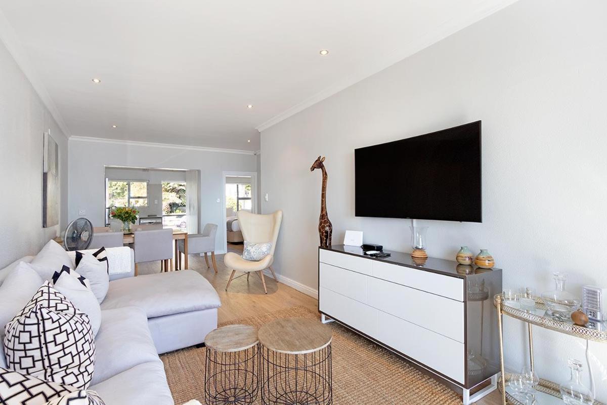 Stunning Sea View Apartment - Camps Bay Kaapstad Buitenkant foto